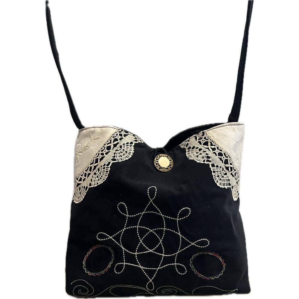 Vintage Inspired 
Shoulder Bag